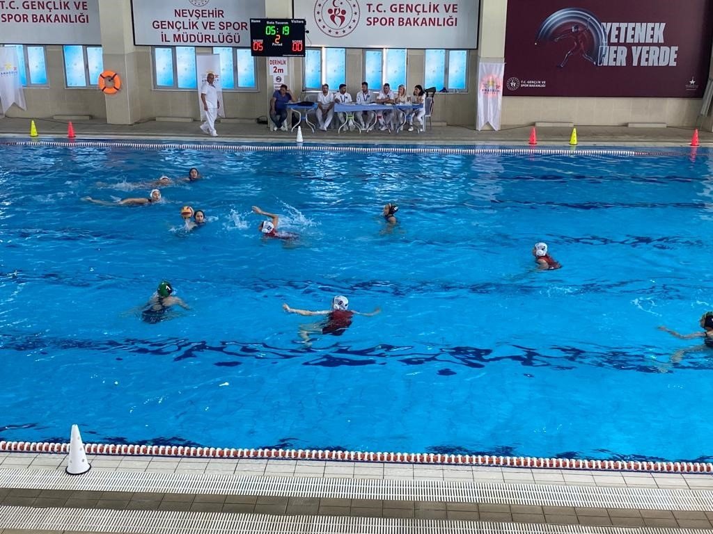 Elazığ takımı su topunda Türkiye 4.’sü oldu