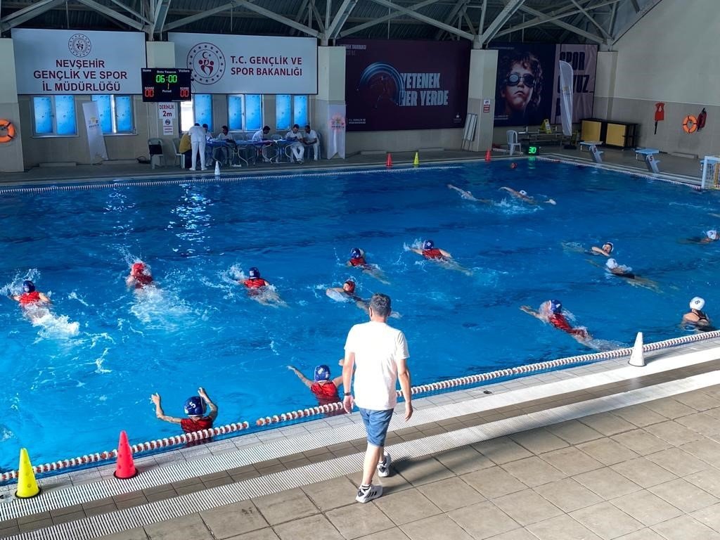 Elazığ takımı su topunda Türkiye 4.’sü oldu