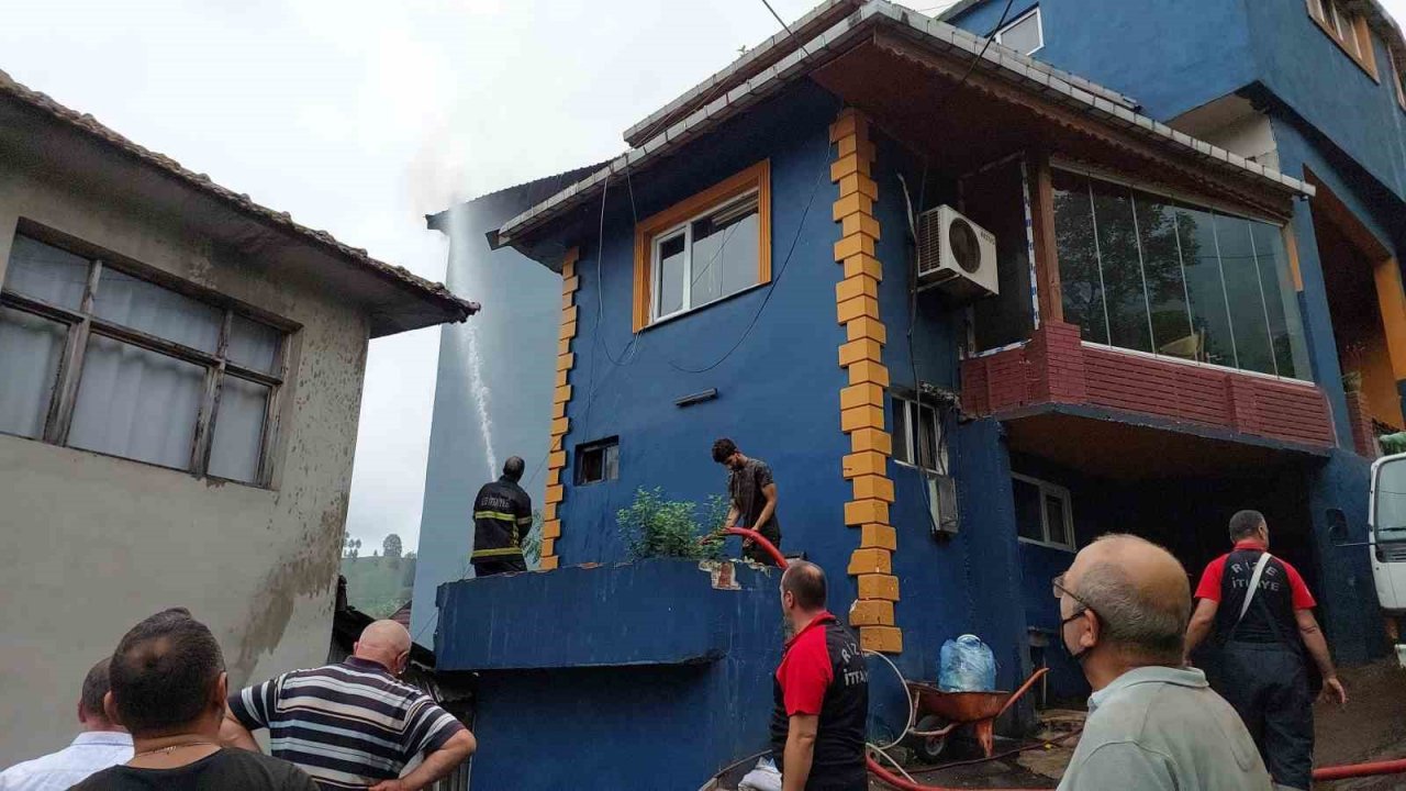 Rize’de çay fabrikasında yangın çıktı