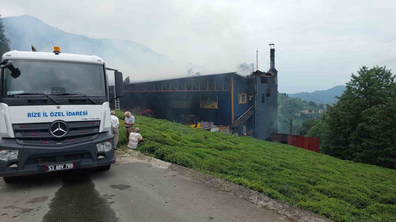 Rize’de çay fabrikasında yangın çıktı