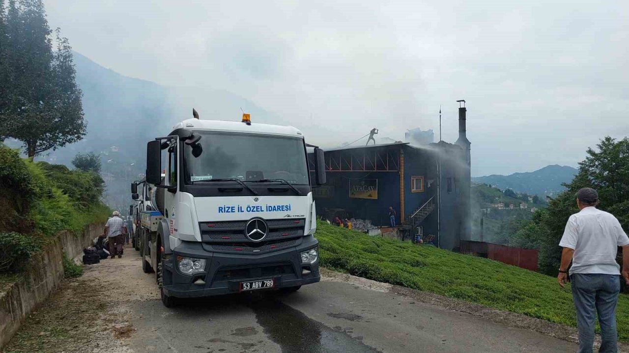 Rize’de çay fabrikasında yangın çıktı
