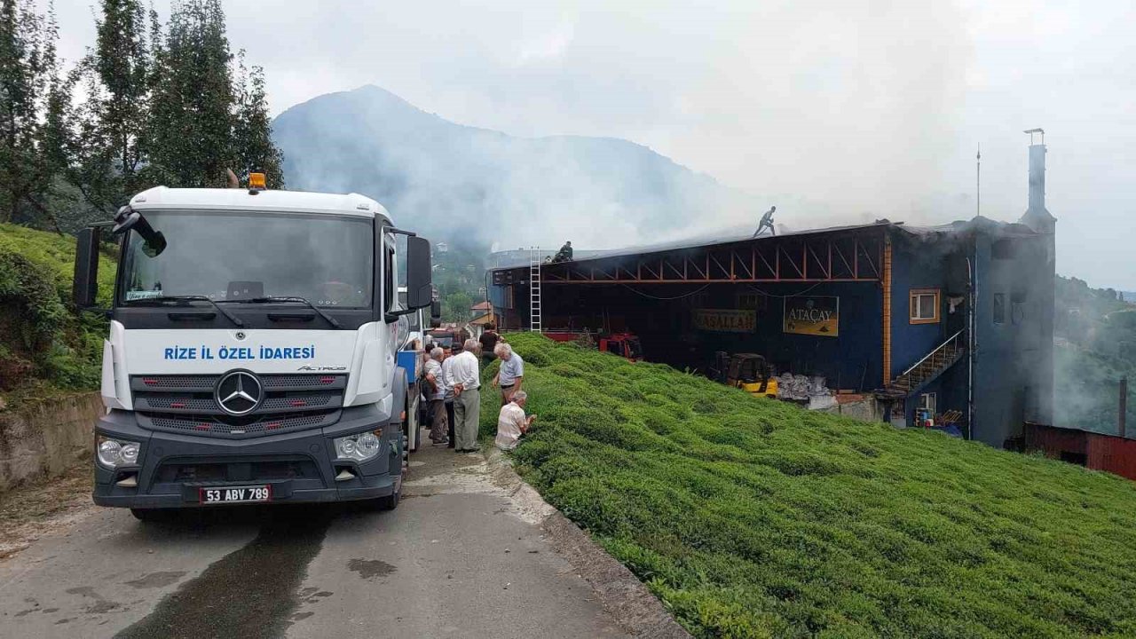 Rize’de çay fabrikasında yangın çıktı