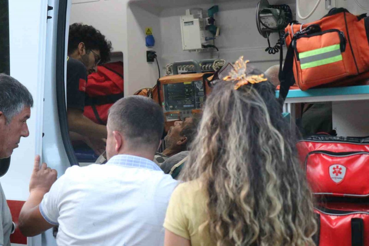 Sakarya’da traktör devrildi: Römorktaki 13 kişi yaralandı