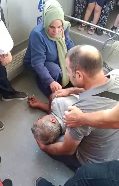 Otobüs şoförü saniyelerle yarıştı, fenalaşan yolcuyu hastaneye yetiştirdi