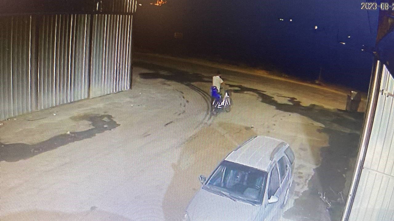 Lastikleri patlamış eski bisikleti bırakıp, 6 bin TL’lik son model bisikleti çaldı