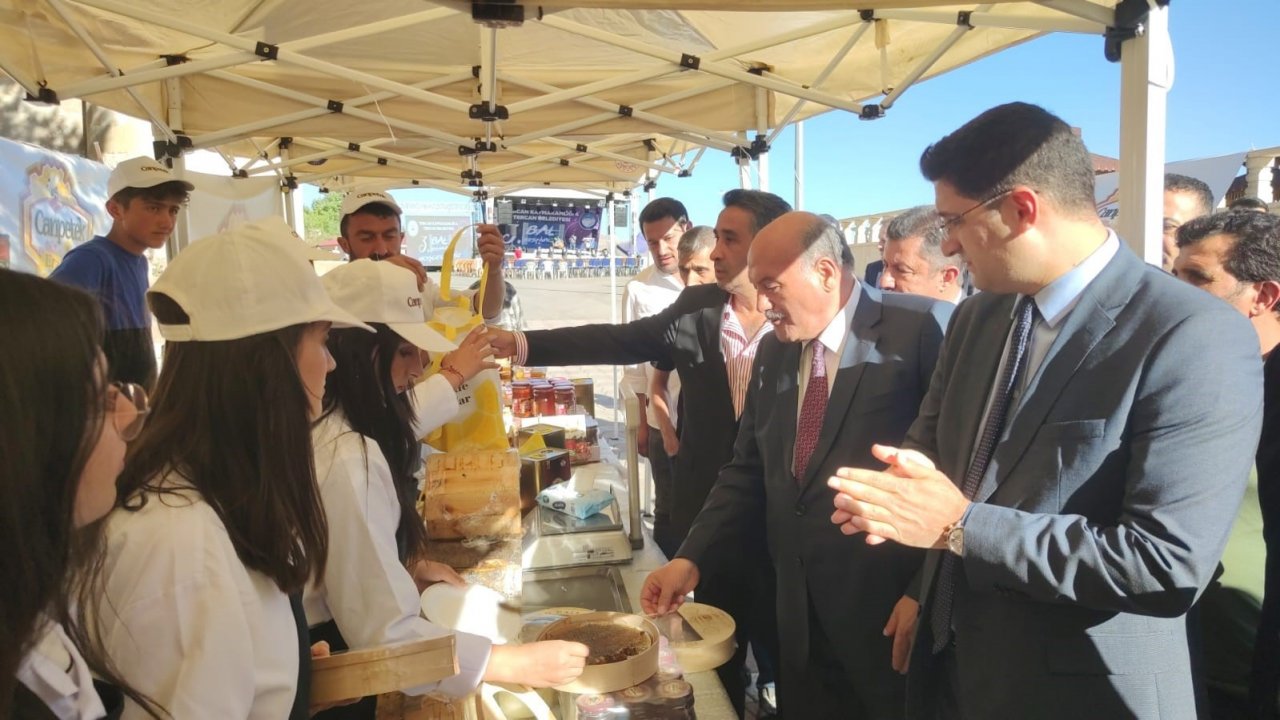 Tercan’da bal festivali düzenlendi