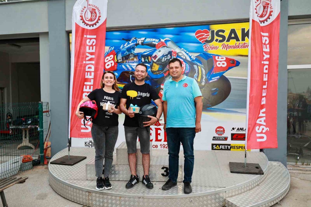 Uşak’ta aileler kartingde kıyasıya yarıştı