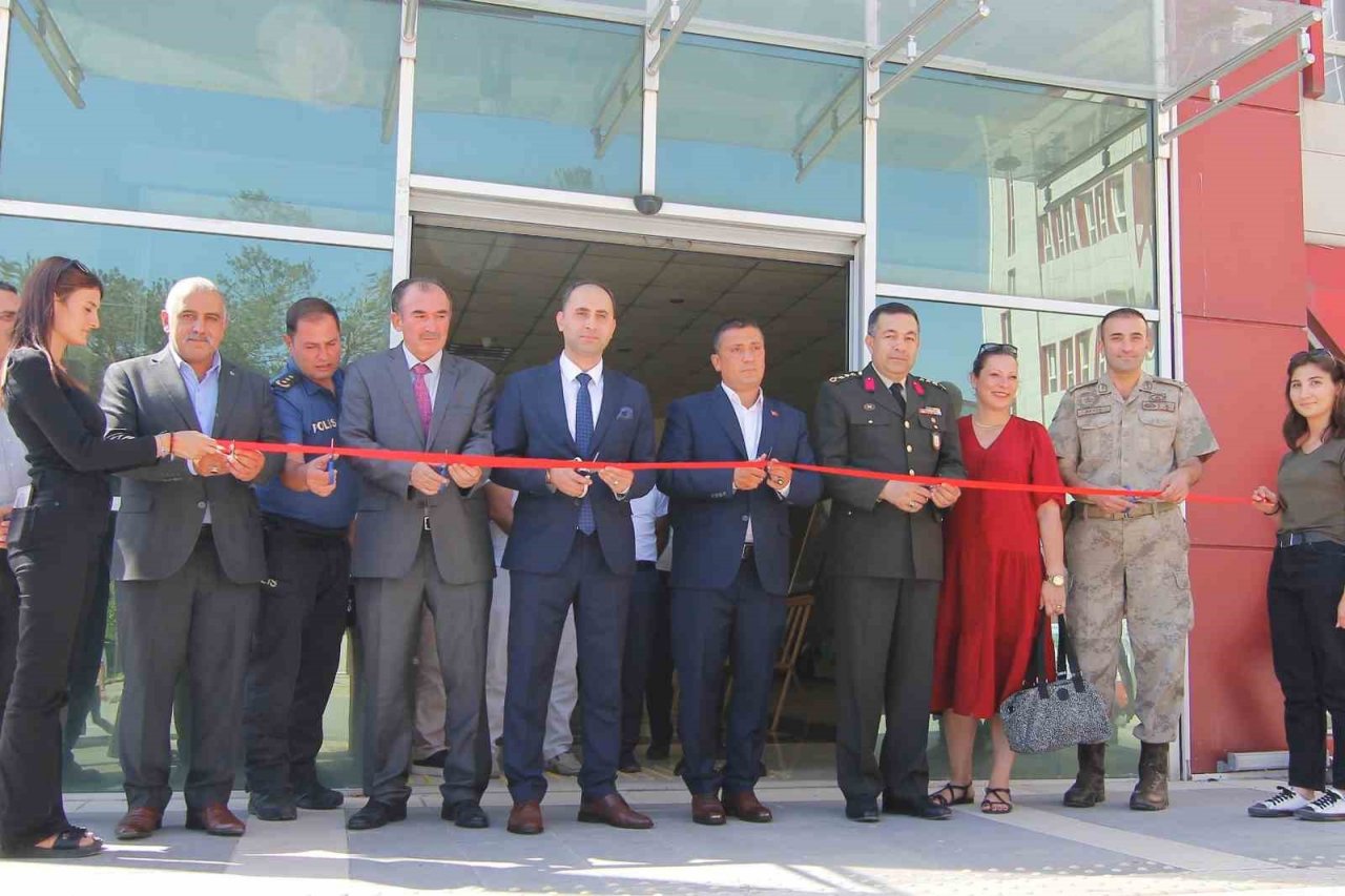 Erciş’te “Büyük Zafer Günü” fotoğraf sergisi açıldı