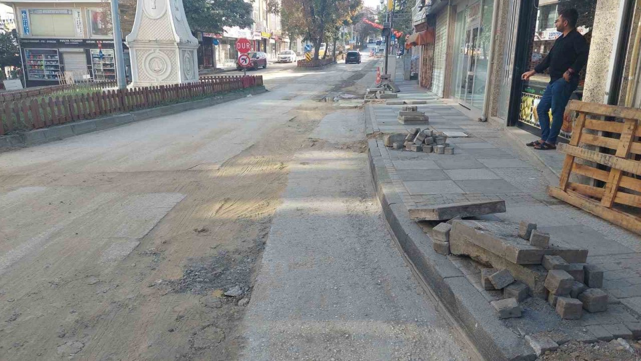 Avrupa’ya açılan ilçenin yolları delik deşik oldu