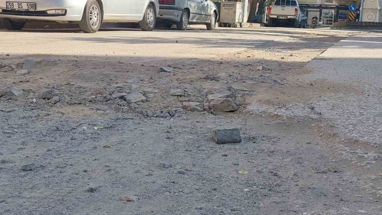 Avrupa’ya açılan ilçenin yolları delik deşik oldu