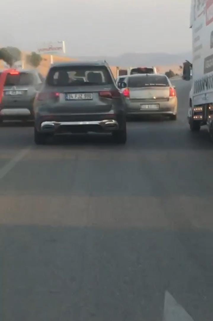 Eğlence adı altında yapılan trafik magandalığı amatör kamerada