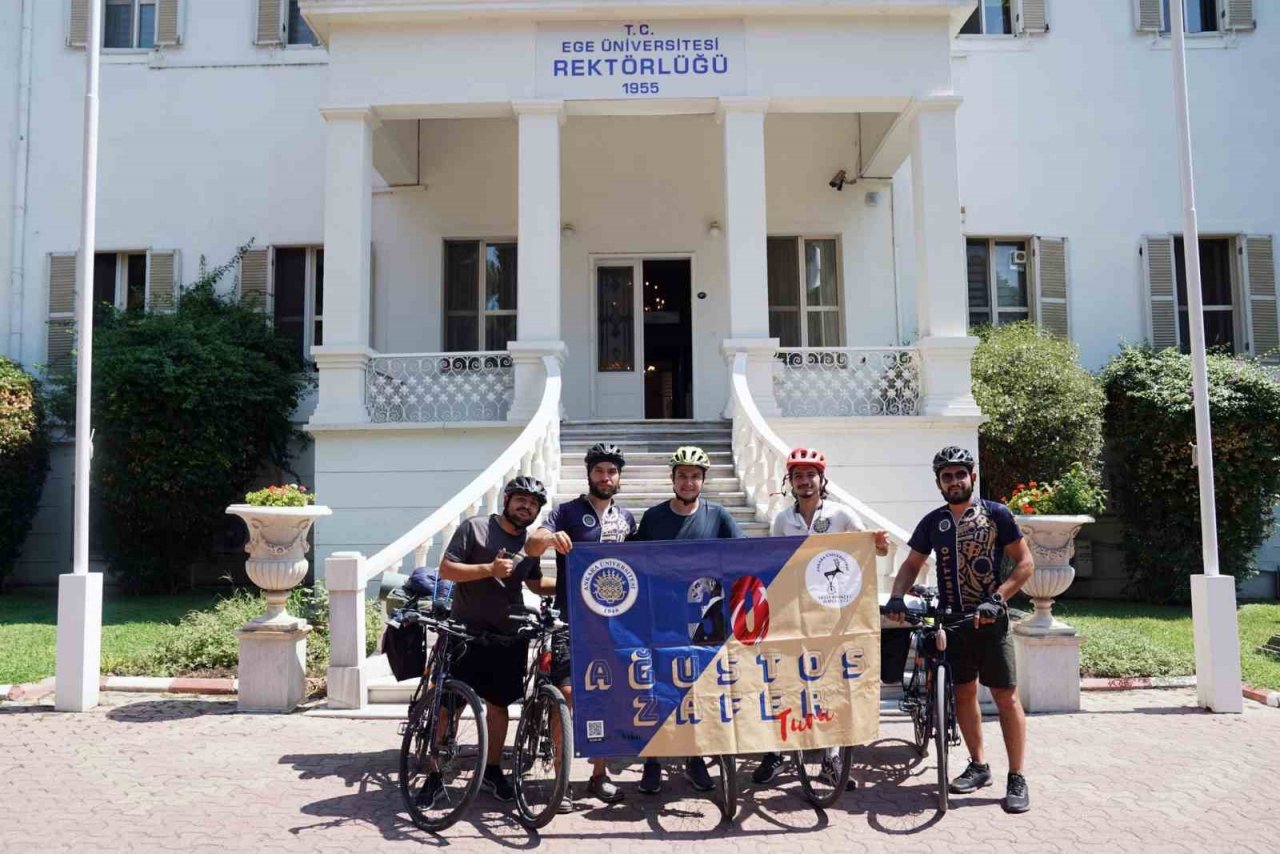 Gençlerin ’30 Ağustos Zafer Turu’ Ege Üniversitesinde tamamlandı
