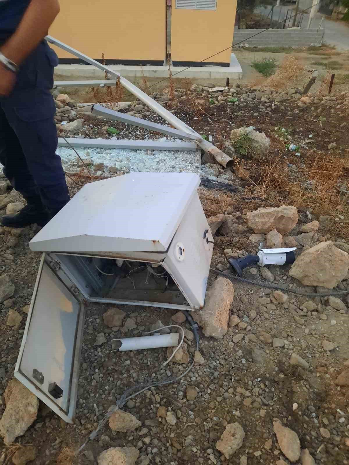 Buharkent’te kontrolden çıkan otomobil takla attı