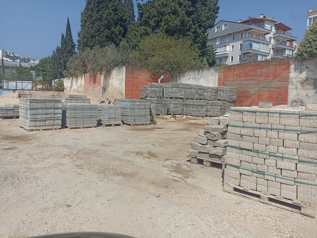 Erdek Belediyesi stadyumu şantiyeye döndü