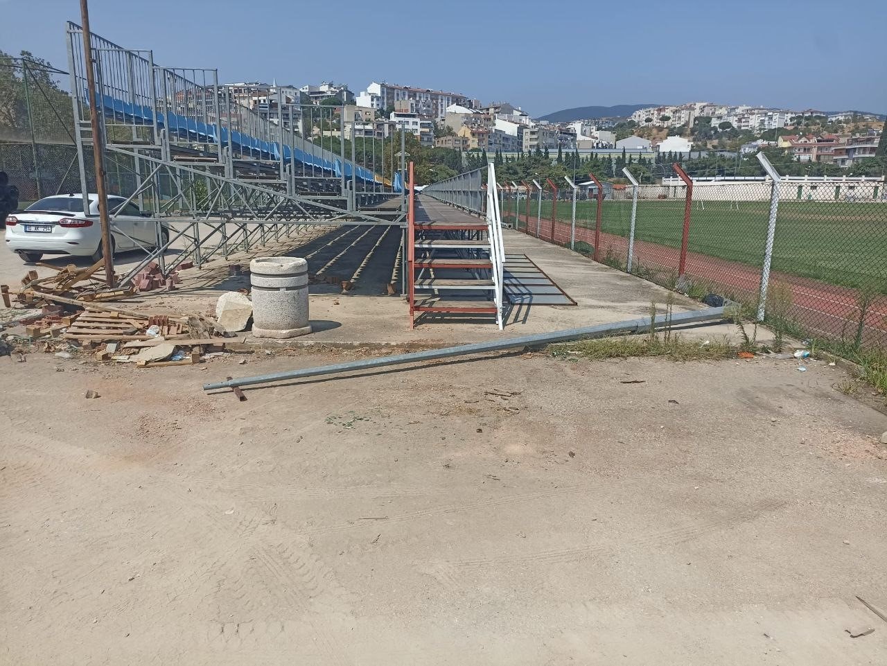 Erdek Belediyesi stadyumu şantiyeye döndü