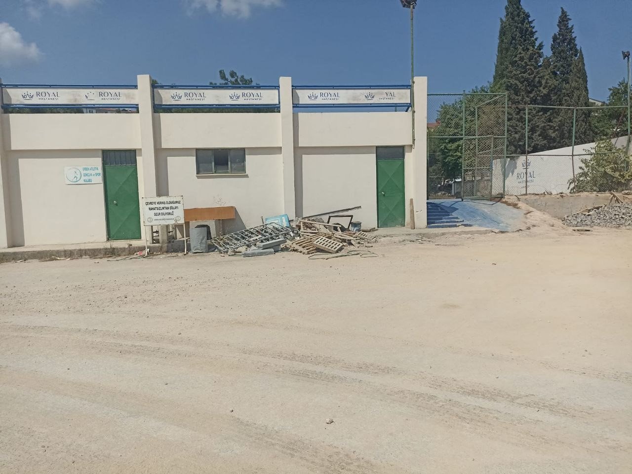 Erdek Belediyesi stadyumu şantiyeye döndü