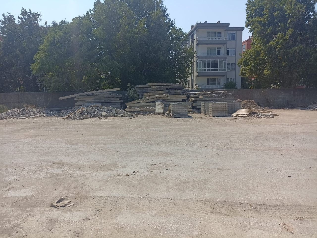 Erdek Belediyesi stadyumu şantiyeye döndü
