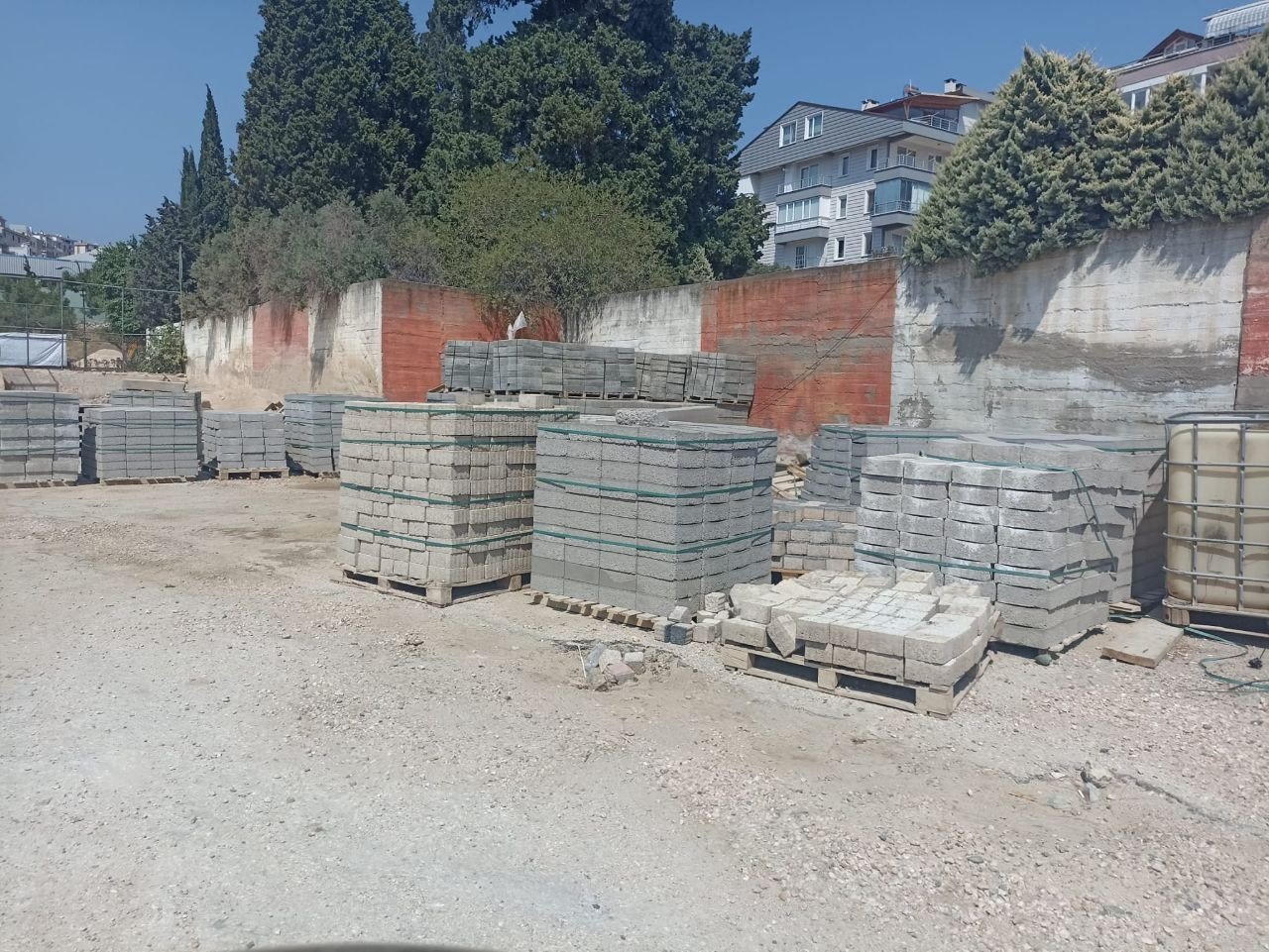 Erdek Belediyesi stadyumu şantiyeye döndü