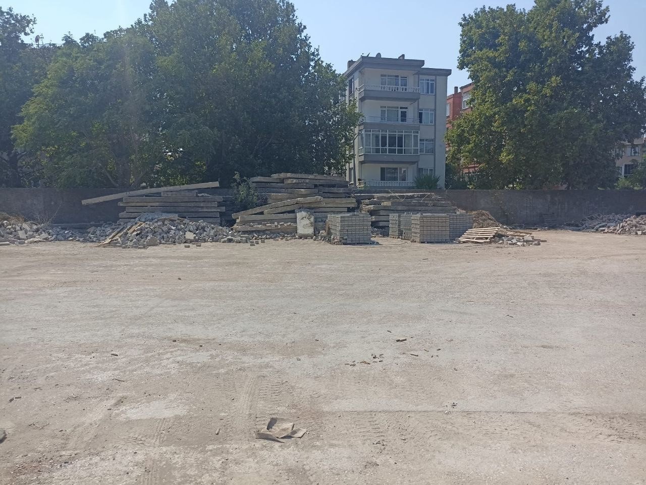 Erdek Belediyesi stadyumu şantiyeye döndü