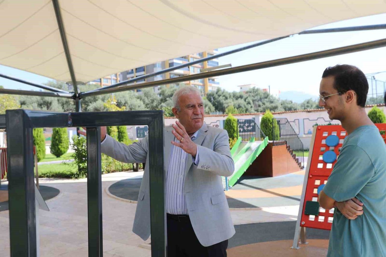 Başkan Atay, başarılı öğrenciyi ağırladı