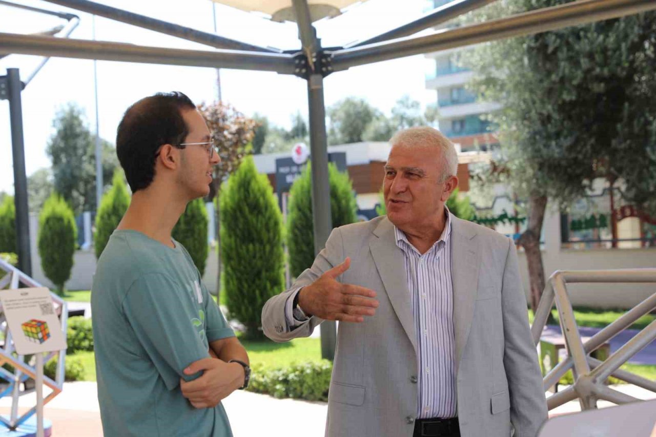 Başkan Atay, başarılı öğrenciyi ağırladı