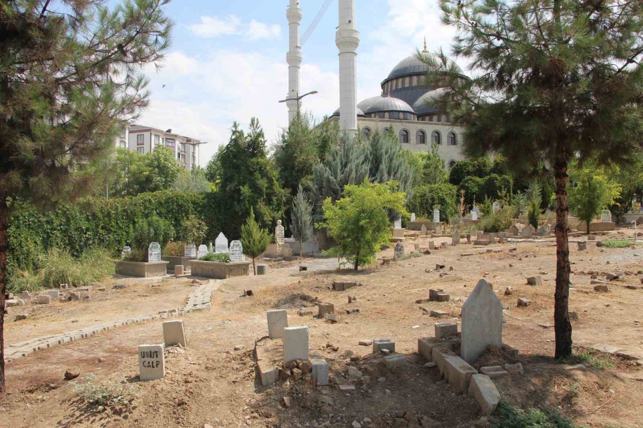 Batman’da mezarlıkta bebek cesedi bulundu