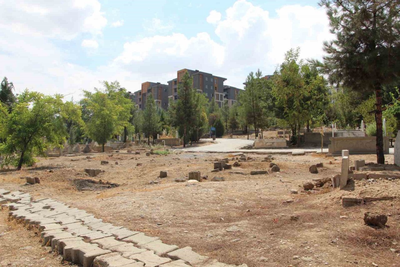 Batman’da mezarlıkta bebek cesedi bulundu