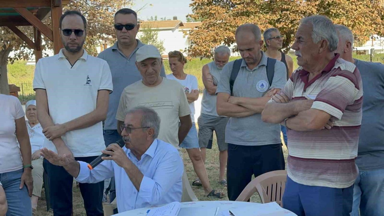 Susuz site sakinleri eylem yaptı, muhtar borcu ödeme söz verdi