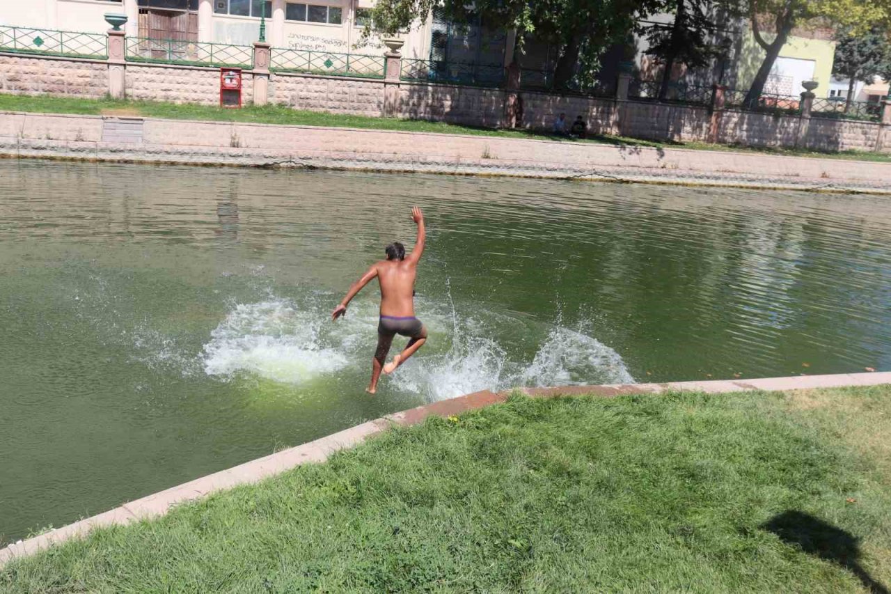 ‘Burası Adana’ diyerek Porsuk Çayı’na atladılar