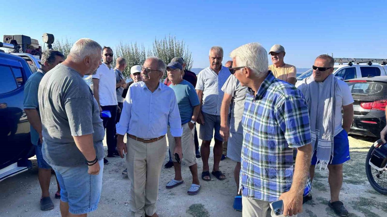 Susuz site sakinleri eylem yaptı, muhtar borcu ödeme söz verdi