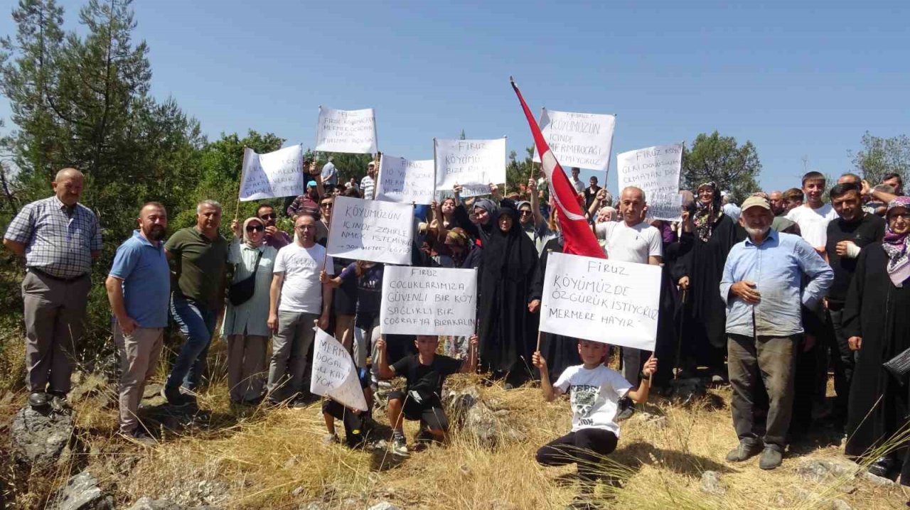 Köy sakinleri eylem yaptı...Köylerinde mermer ocağı istemiyorlar