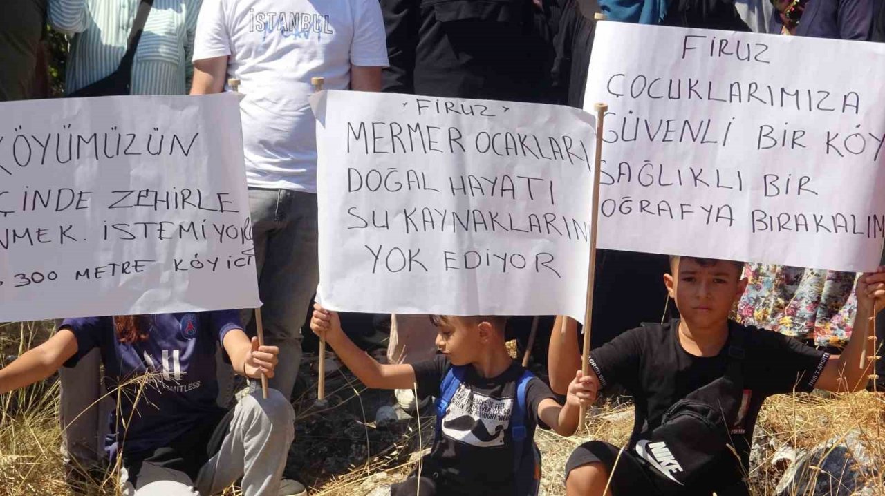 Köy sakinleri eylem yaptı...Köylerinde mermer ocağı istemiyorlar