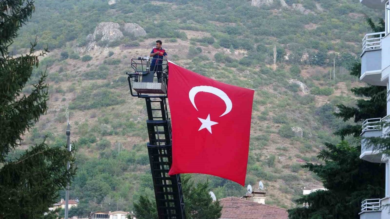 Askeri aracın devrilmesi sonucu şehit olan askerin şehadet haberi ailesine verildi