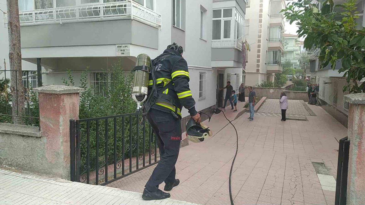 Bodrum katında çıkan yangın paniğe sebep oldu