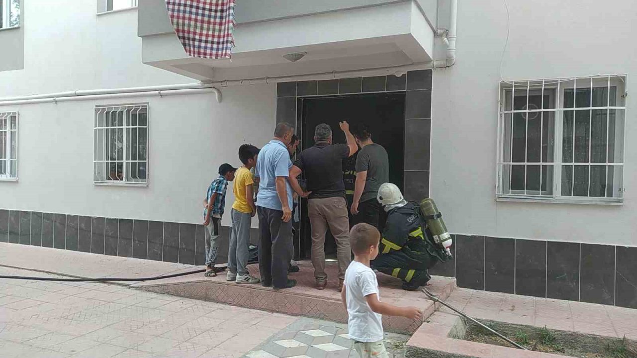 Bodrum katında çıkan yangın paniğe sebep oldu