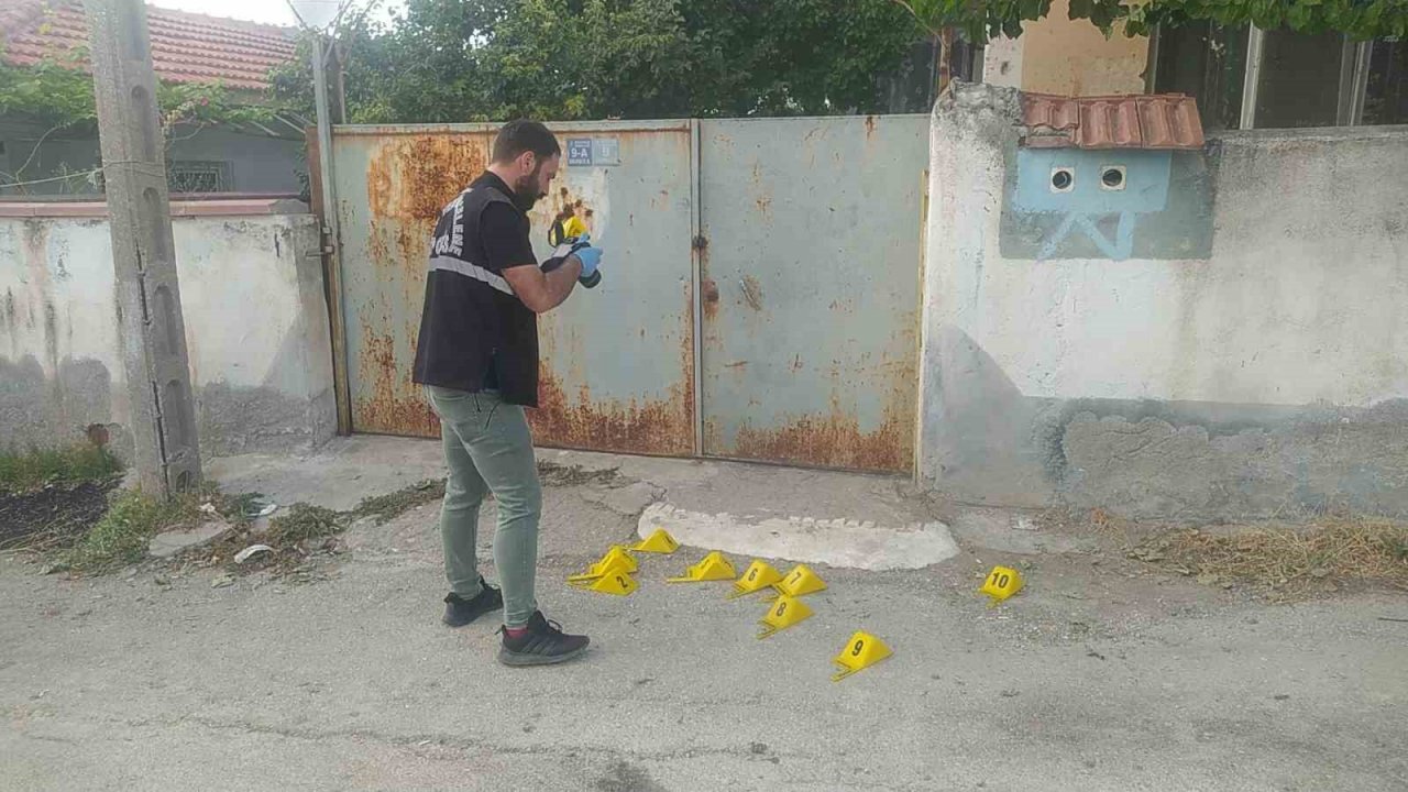 Çorum’da bir ev kurşunlandı
