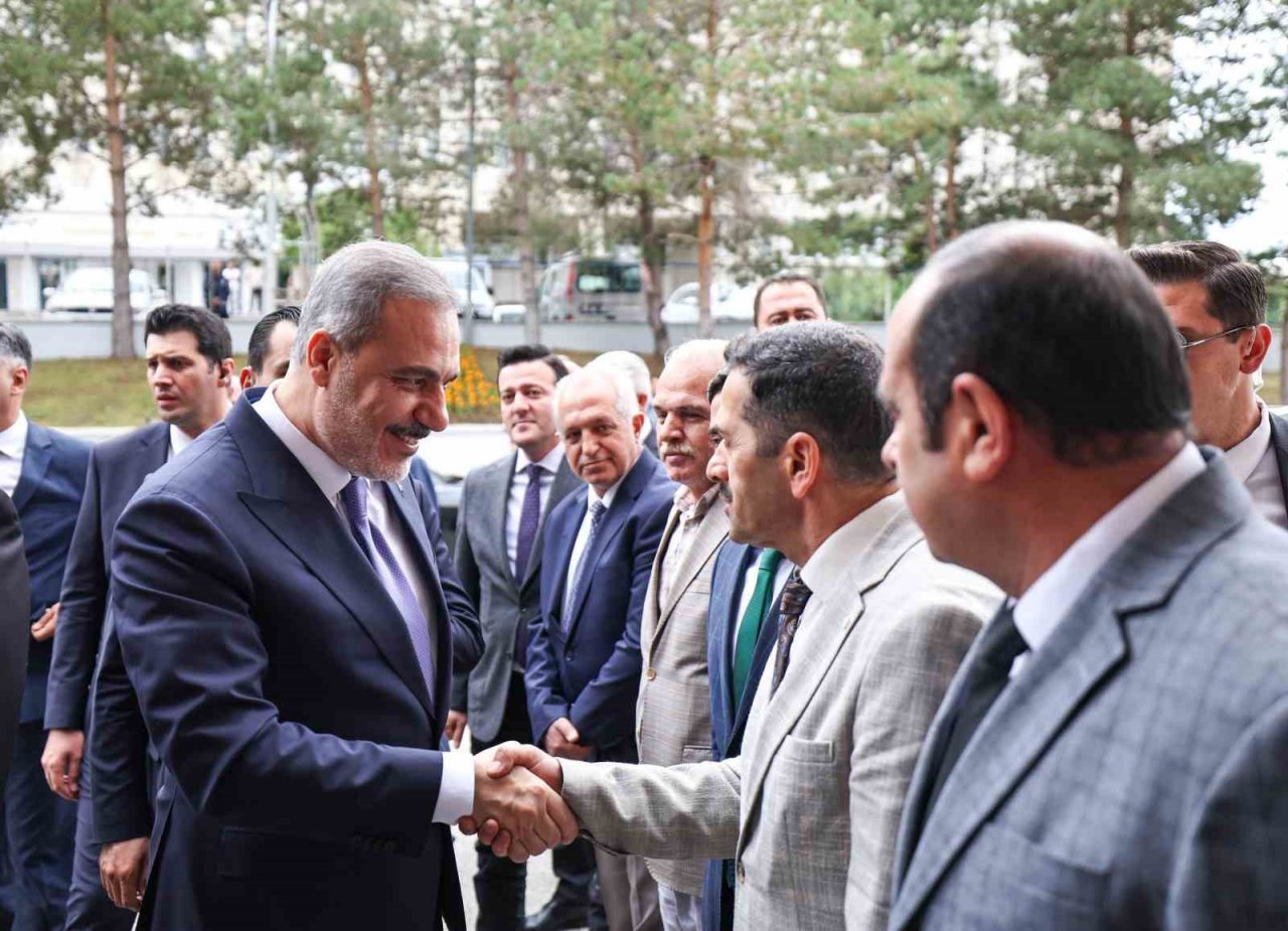 Dışişleri Bakanı Hakan Fidan, Erzurum Büyükşehir Belediyesi’nde