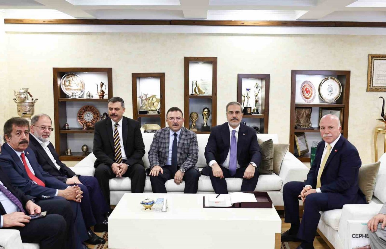 Dışişleri Bakanı Hakan Fidan, Erzurum Büyükşehir Belediyesi’nde