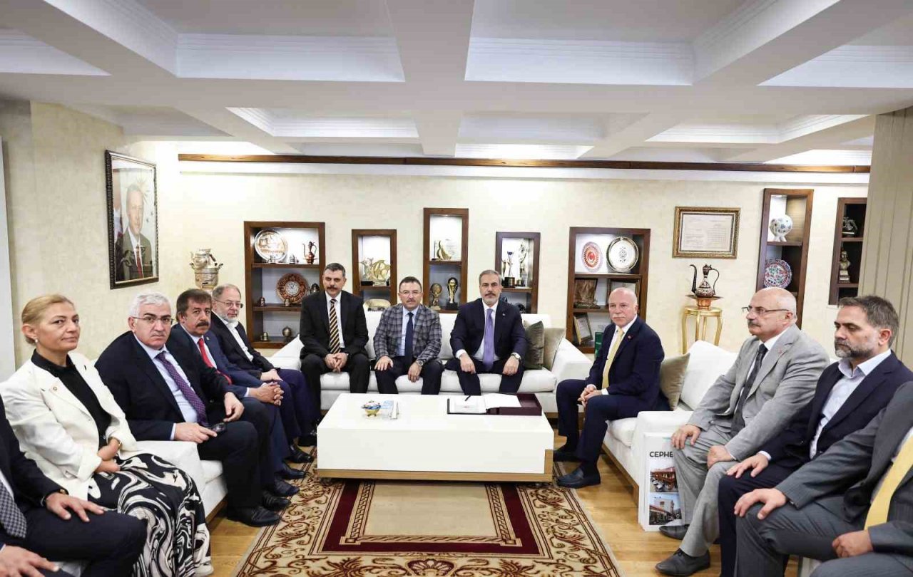 Dışişleri Bakanı Hakan Fidan, Erzurum Büyükşehir Belediyesi’nde