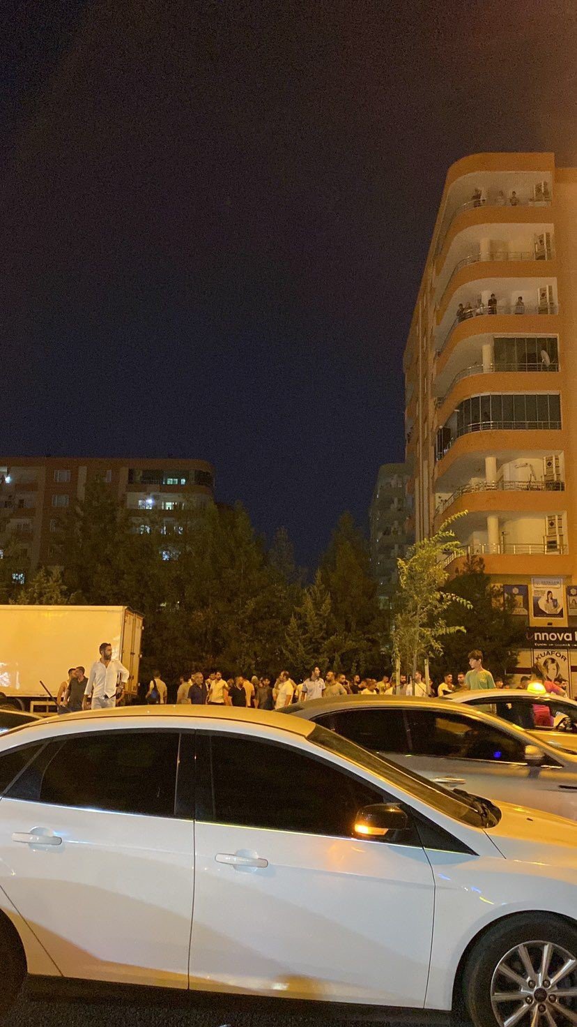 Diyarbakır’da otomobil yayalara çarptı: 2’si ağır 3 yaralı