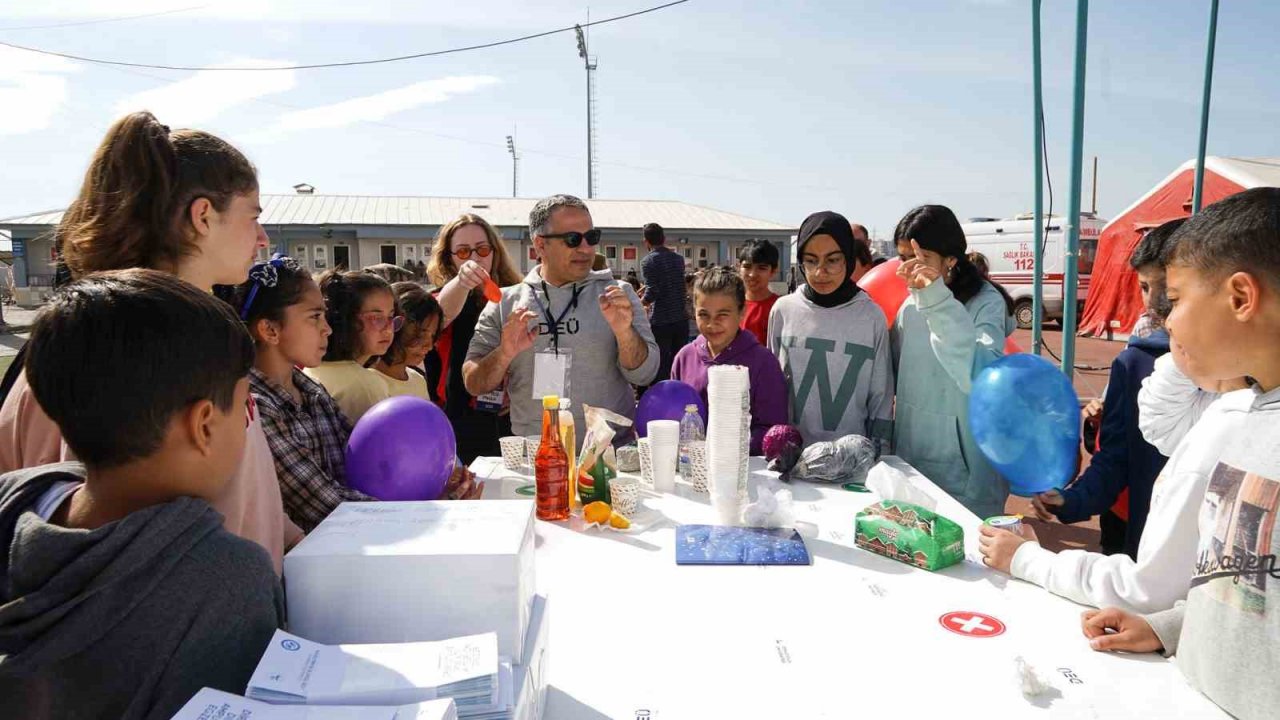 DEÜ’den deprem bölgesinde umuda yolculuk: ‘Hepimiz çocuktuk’