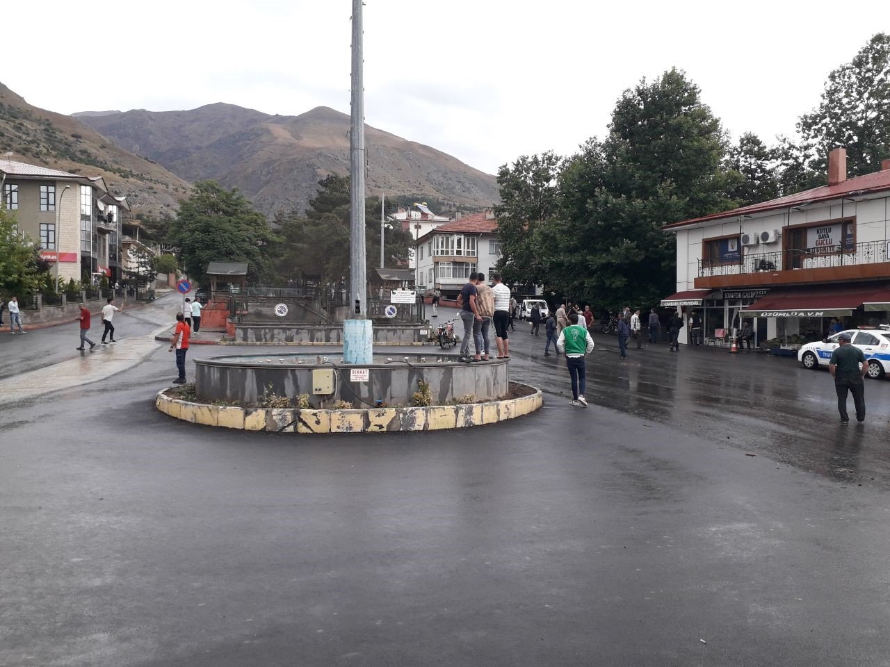 Erzincan’da sağanak yağış derelerden sel getirdi