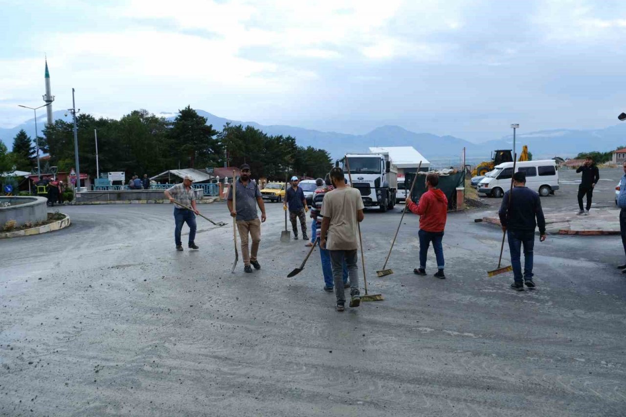 Erzincan’da sel sonrası çalışmalar sürüyor