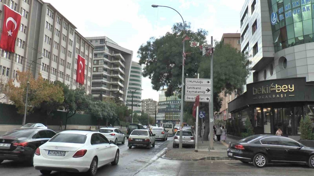 Gaziantep’te kavurucu sıcaklara kısa süreli yağmur molası