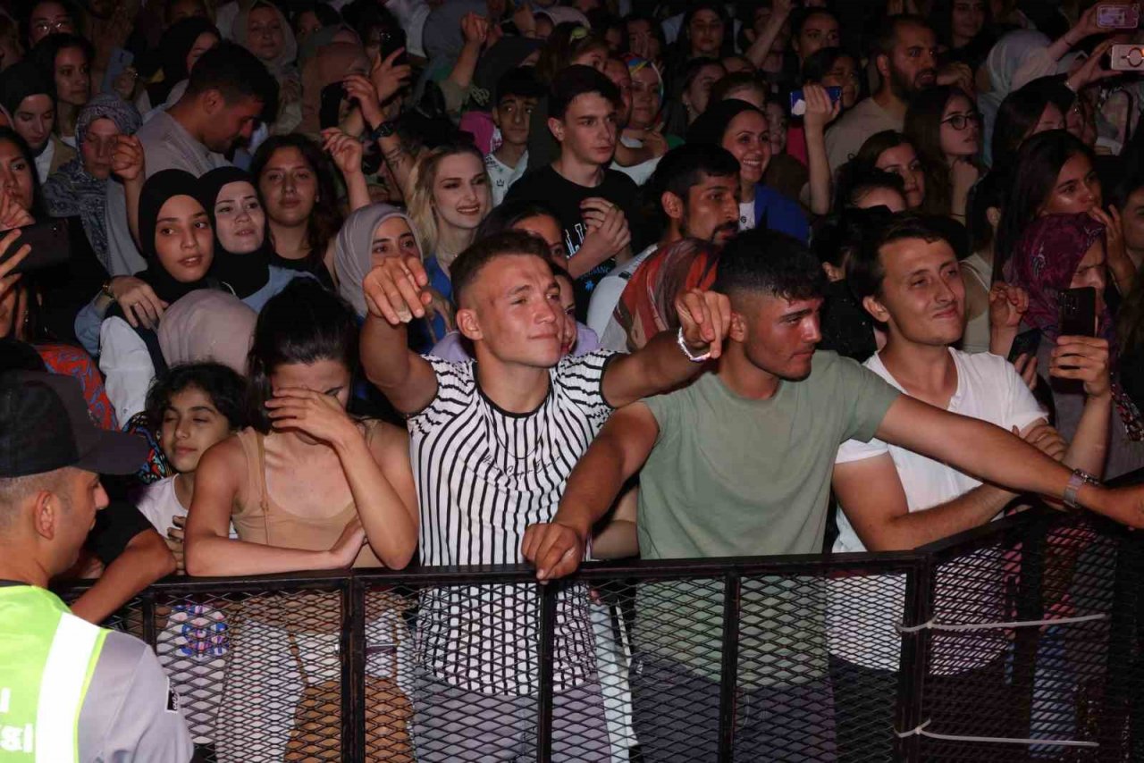 Gölbaşı’nda Türkiye Yüzyılı konserleri Resul Dindar ile devam etti