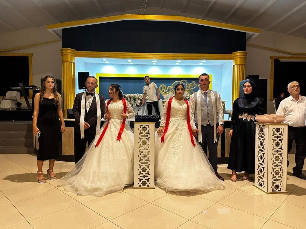 Hataylı depremzede kız kardeşler Sürmeneli kardeşler ile hayatlarını birleştirdi