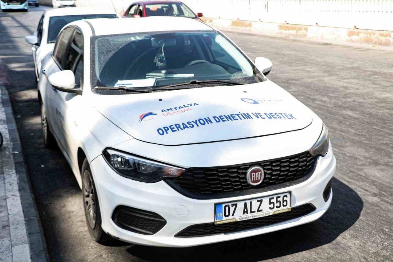 Toplu ulaşım kart dolum cihazından para toplayan personele hırsızlık şoku