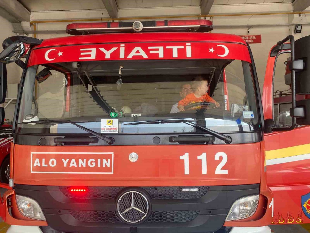 Sondaj kuyusundan 5 saatte çıkartılan minik Yamaç, kahramanlarıyla buluştu