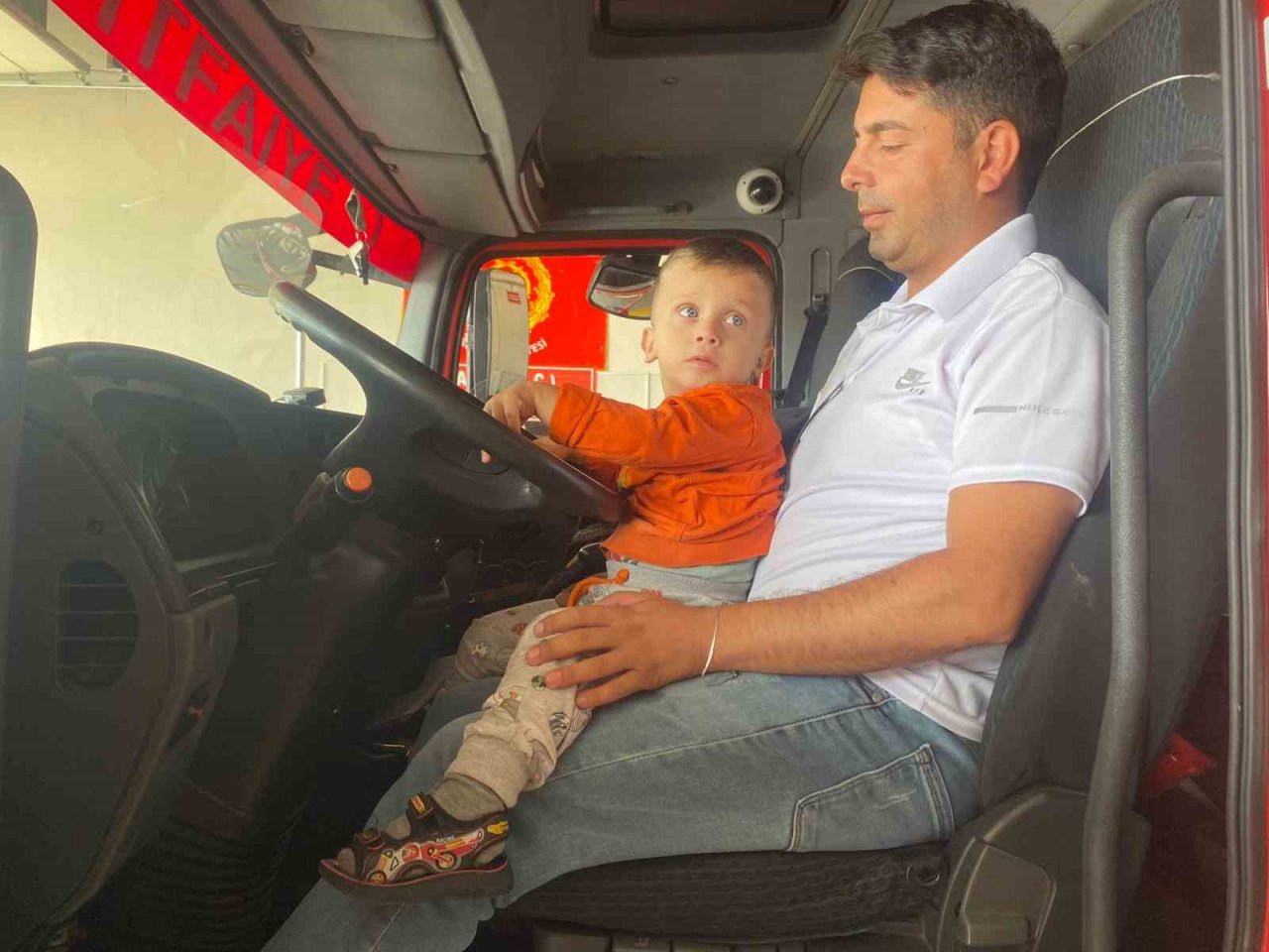 Sondaj kuyusundan 5 saatte çıkartılan minik Yamaç, kahramanlarıyla buluştu