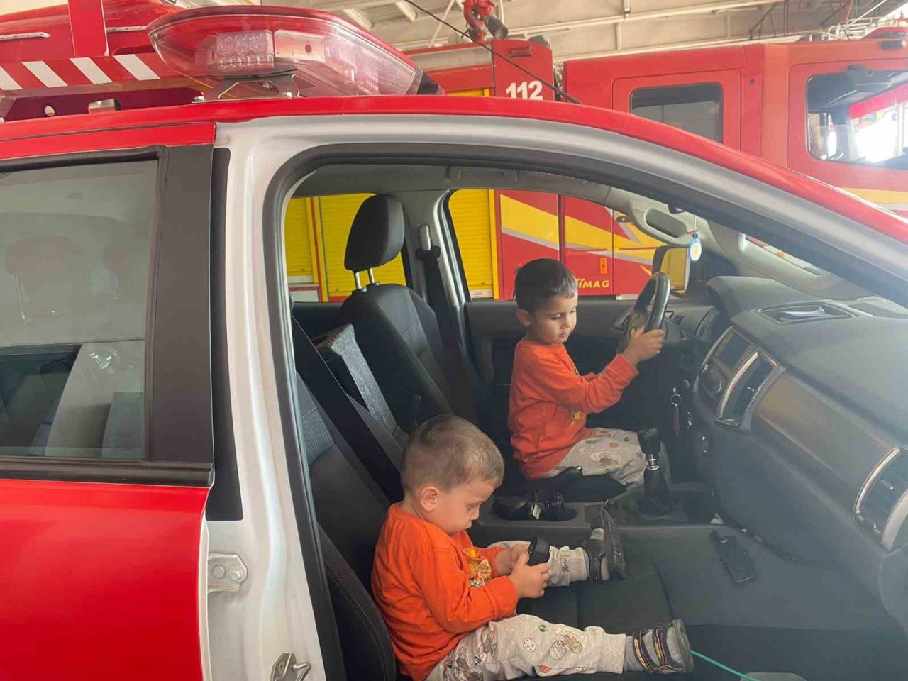 Sondaj kuyusundan 5 saatte çıkartılan minik Yamaç, kahramanlarıyla buluştu